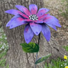 Laden Sie das Bild in den Galerie-Viewer, Gartendekoration Metall Blumen