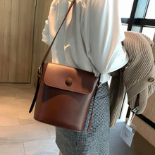 Laden Sie das Bild in den Galerie-Viewer, Beuteltasche aus PU