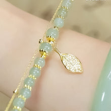 Laden Sie das Bild in den Galerie-Viewer, Doppelschichtiges Hetian-Jade-Armband mit Blättern