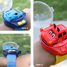 Laden Sie das Bild in den Galerie-Viewer, Spielzeugauto Uhr