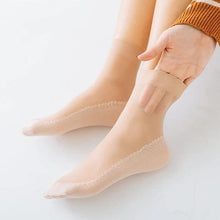 Laden Sie das Bild in den Galerie-Viewer, Seidige Anti-Rutsch-Baumwollsocken