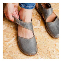 Laden Sie das Bild in den Galerie-Viewer, Vintage & Weiche Klett Mary Jane Sandalen