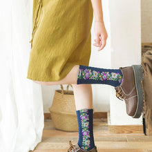 Laden Sie das Bild in den Galerie-Viewer, Vintage Socken mit Blumenstickerei (5 Paar)