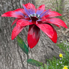 Laden Sie das Bild in den Galerie-Viewer, Gartendekoration Metall Blumen