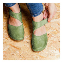 Laden Sie das Bild in den Galerie-Viewer, Vintage & Weiche Klett Mary Jane Sandalen