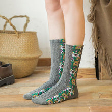 Laden Sie das Bild in den Galerie-Viewer, Vintage Socken mit Blumenstickerei (5 Paar)