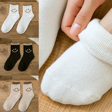 Laden Sie das Bild in den Galerie-Viewer, Schönes Lächeln Gesicht Baumwoll Socken