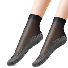 Laden Sie das Bild in den Galerie-Viewer, Seidige Anti-Rutsch-Baumwollsocken
