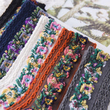 Laden Sie das Bild in den Galerie-Viewer, Vintage Socken mit Blumenstickerei (5 Paar)
