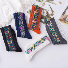 Laden Sie das Bild in den Galerie-Viewer, Vintage Socken mit Blumenstickerei (5 Paar)