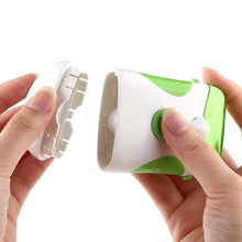 Laden Sie das Bild in den Galerie-Viewer, Bequee Elektrischer Nagelschneider mit LED-Licht