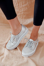Laden Sie das Bild in den Galerie-Viewer, 🔥 Sommerspecial 🔥SNEAKERS AUS DIAMOND SILVER LEDER
